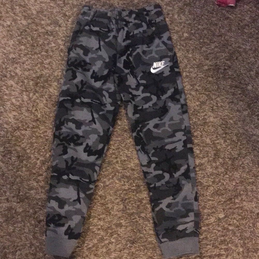 NWT Nike boys YM camo jogger sweats